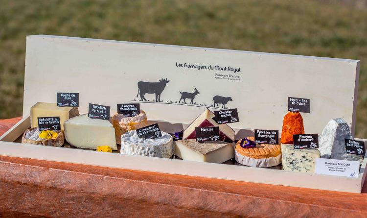 Plateau fromages pour 4 pers. dans caisse en Bois