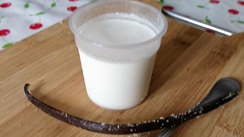 Yaourt au lait de chèvres aromatisé vanille bio en gousse. Pot 125ml