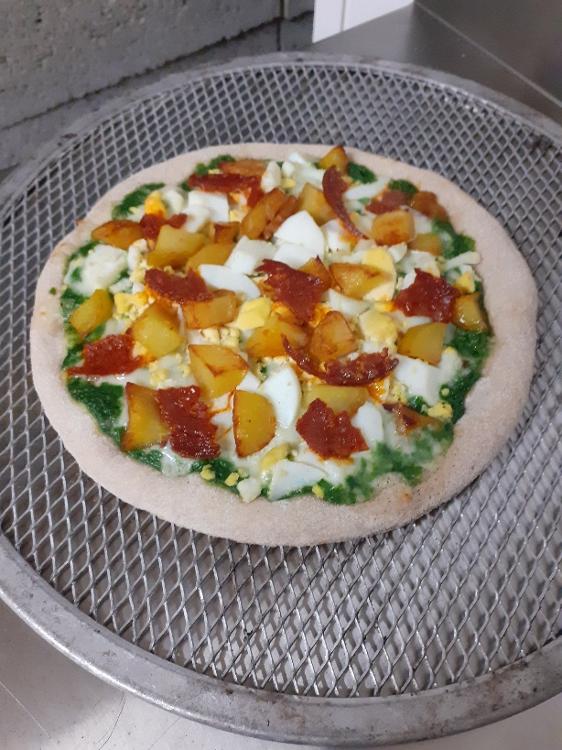 1/2 Pizza "Saqqara" (Epinards, Chorizo, p.de terre, oeuf) 17cm