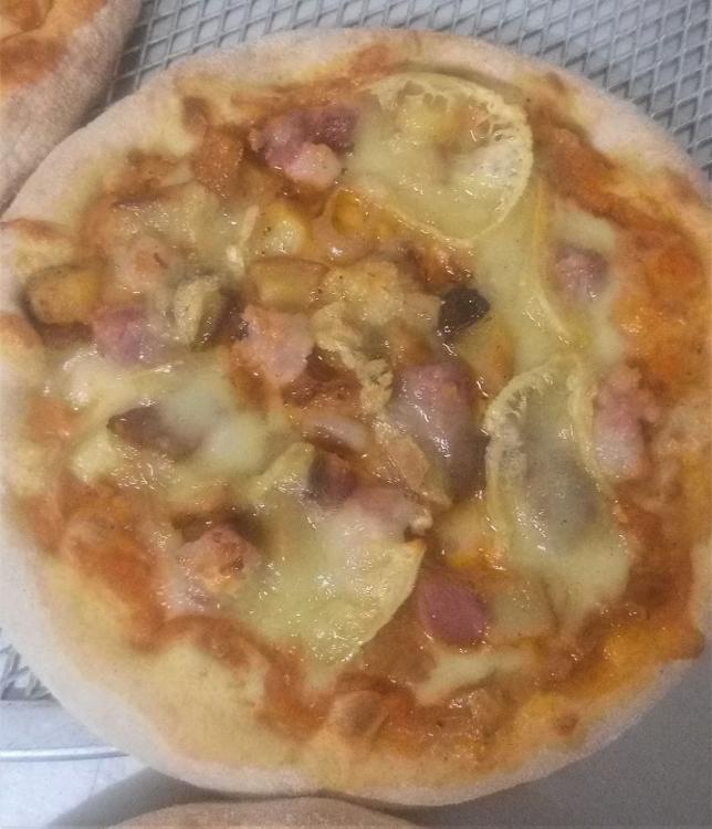 1/2 Pizza "Génos" (Pommes de terre/Fromage/lardons fumés) 17cm