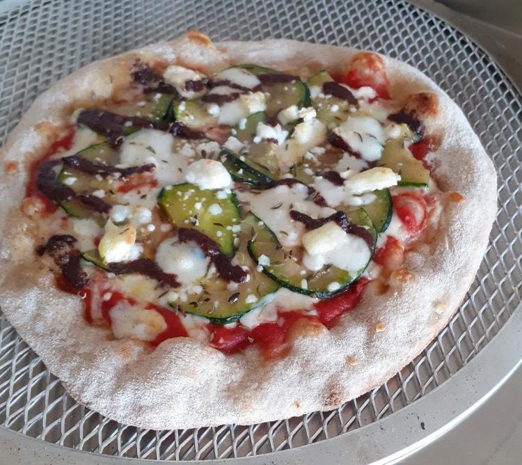 1/2 Pizza "Contis" (courgettes/chèvre/olives noires) 17cm