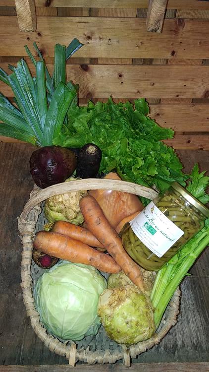 GRAND PANIER 🌱 Les Jardins de la Petite Perrière - composé de 5 à 7 légumes de saison + 1 ou 2 bocaux de légumes divers