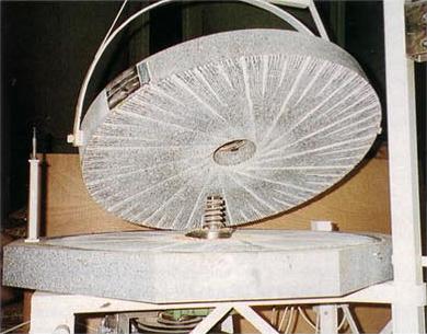 moulin à meule de pierre Astrié , réalisation de farines biologiques utilisées au fournil la couronne des prés