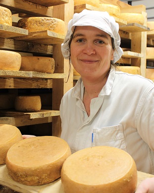 affinage du fromage fermier invitation à la ferme - ferme de Kerbizien