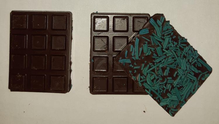 Mini-tablettes de chocolat noir à la spiruline - 80g