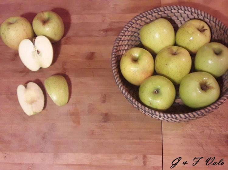 Pomme Chanteclerc (Non issue de notre production. Origine FRANCE) Pomme ferme, fruitée et acidulée.