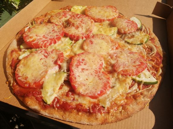 Pizza végétarienne (pâte à pain et légumes de saison)