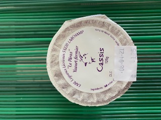 4 yaourts à la purée de cassis"Le péras"