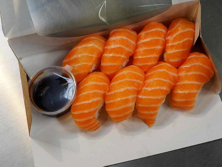 BOX 3 : 8 sushis